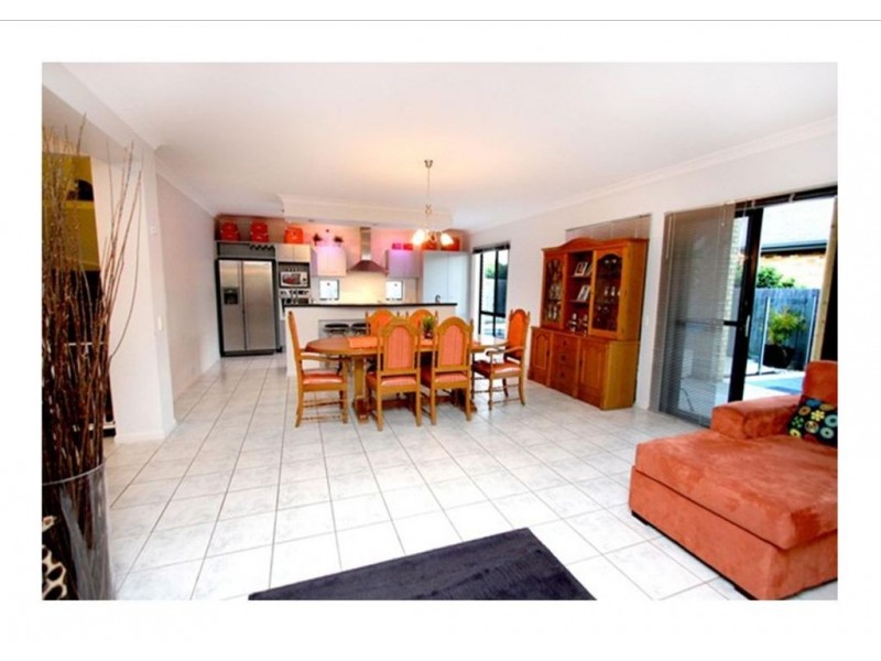 176 Lakeside Ave, Springfield Lakes QLD 4300