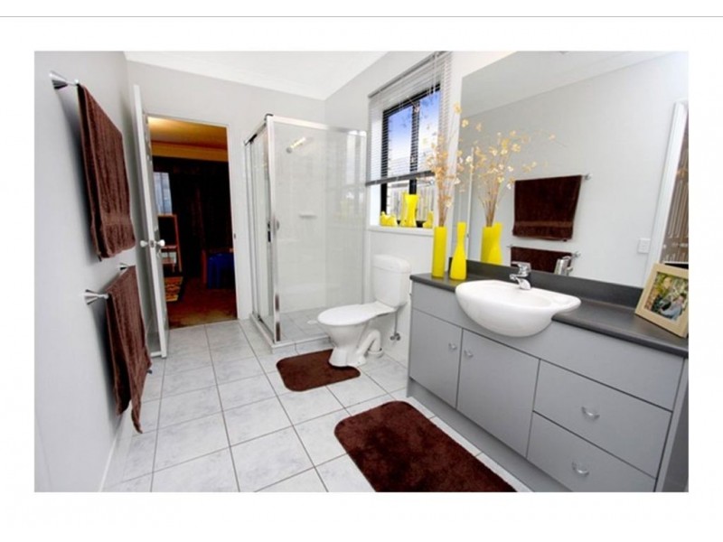 176 Lakeside Ave, Springfield Lakes QLD 4300