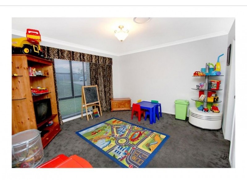 176 Lakeside Ave, Springfield Lakes QLD 4300