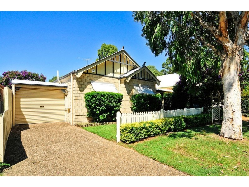 8 Belvedere Close, Forest Lake QLD 4078