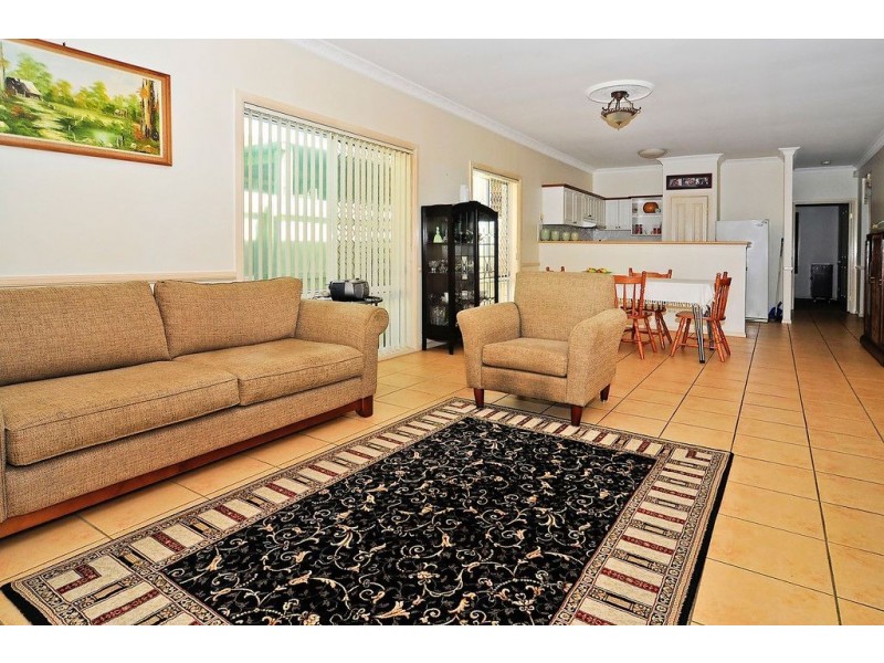 8 Belvedere Close, Forest Lake QLD 4078