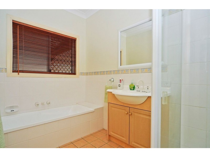 8 Belvedere Close, Forest Lake QLD 4078