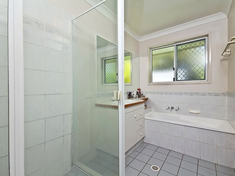 37 Brooklands Cct, Forest Lake QLD 4078