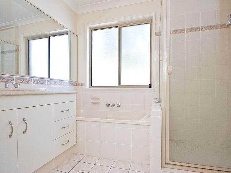 3 Hamilton Close, Forest Lake QLD 4078