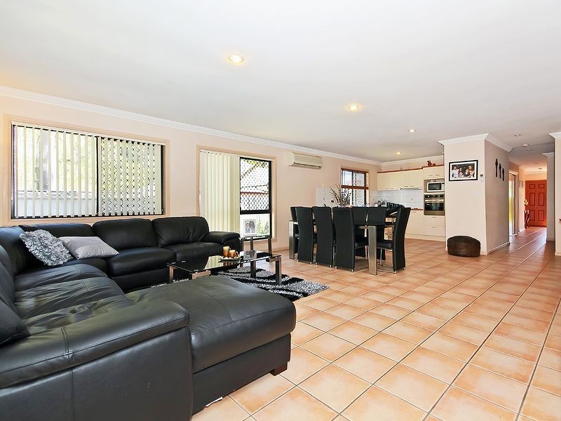 12 Crediton Place, Forest Lake QLD 4078