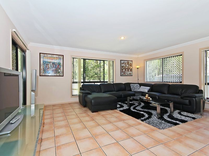 12 Crediton Place, Forest Lake QLD 4078