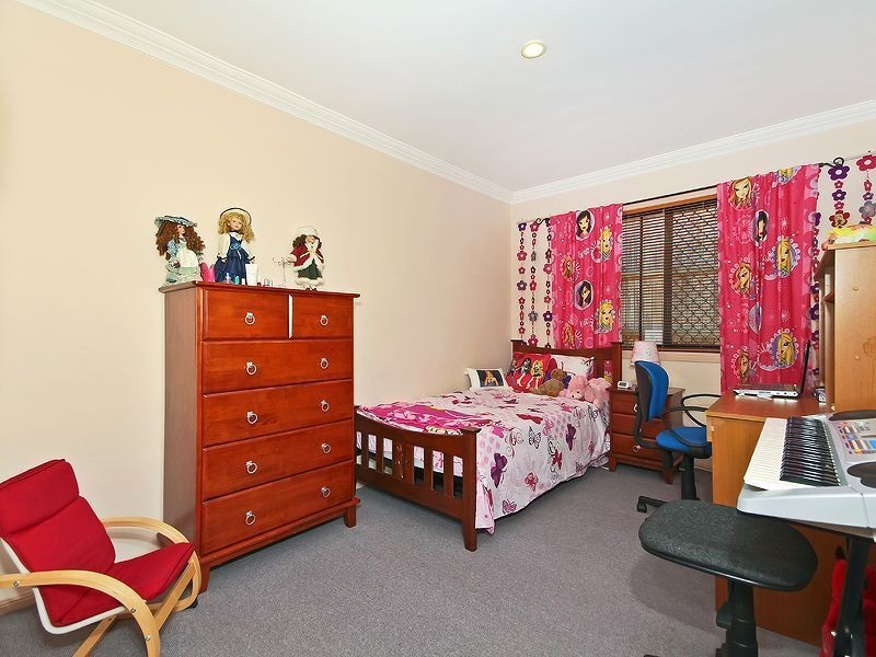 12 Crediton Place, Forest Lake QLD 4078