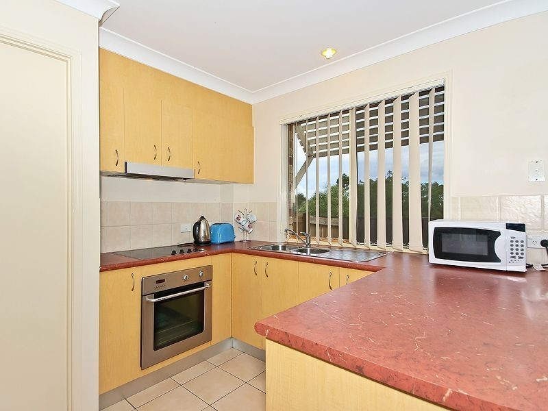 4/7 Glorious Way, Forest Lake QLD 4078