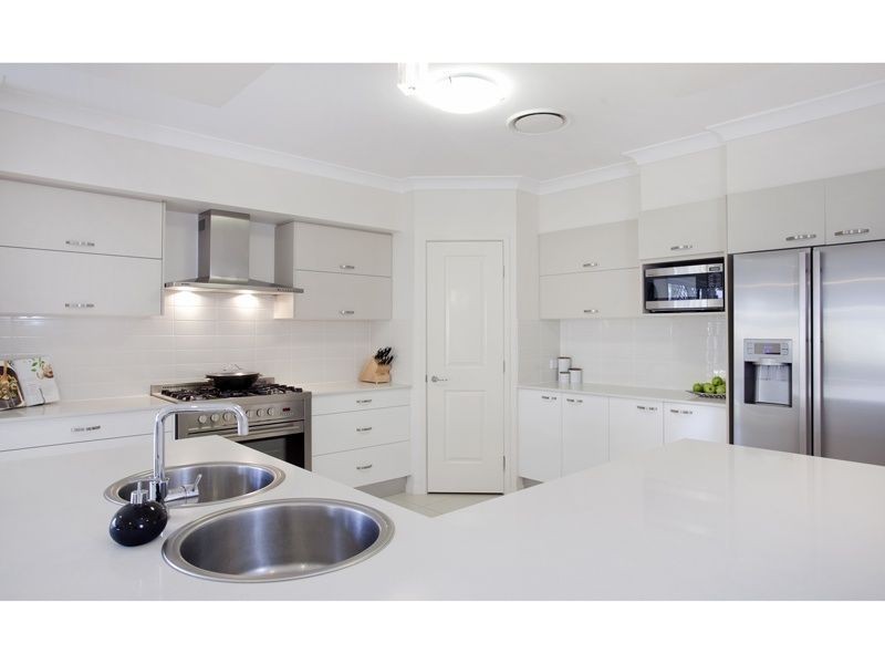 40 Bathersby Cr, Augustine Heights QLD 4300