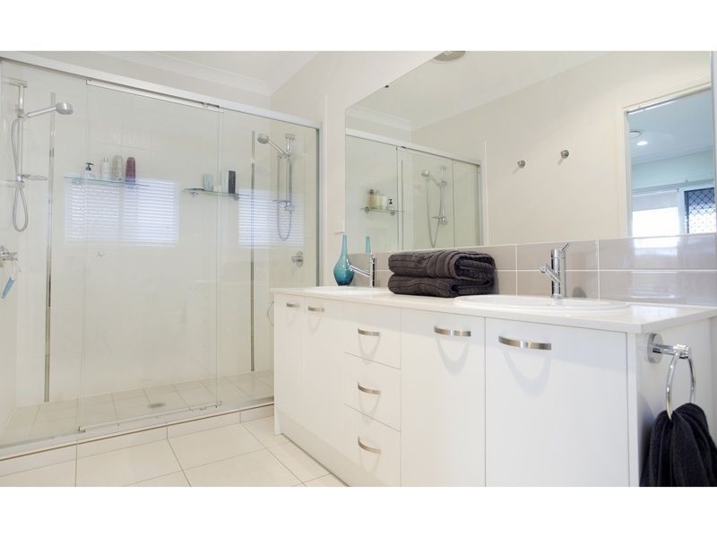 40 Bathersby Cr, Augustine Heights QLD 4300