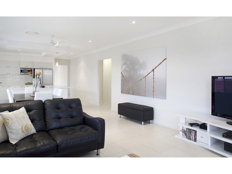 40 Bathersby Cr, Augustine Heights QLD 4300