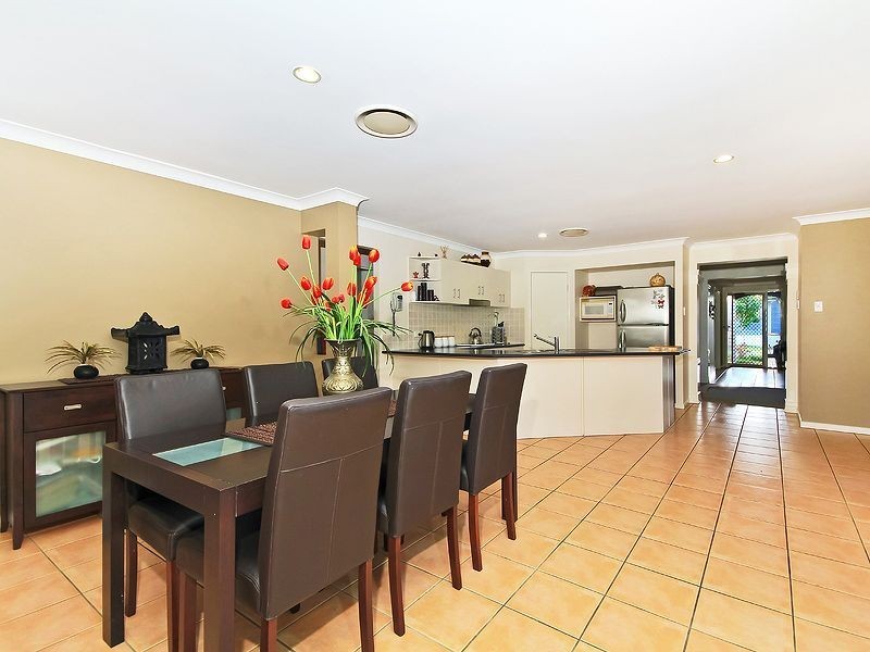 18 Gilberton Crescent, Forest Lake QLD 4078