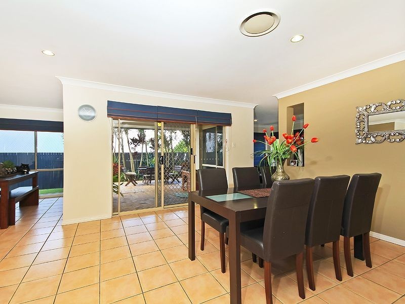 18 Gilberton Crescent, Forest Lake QLD 4078