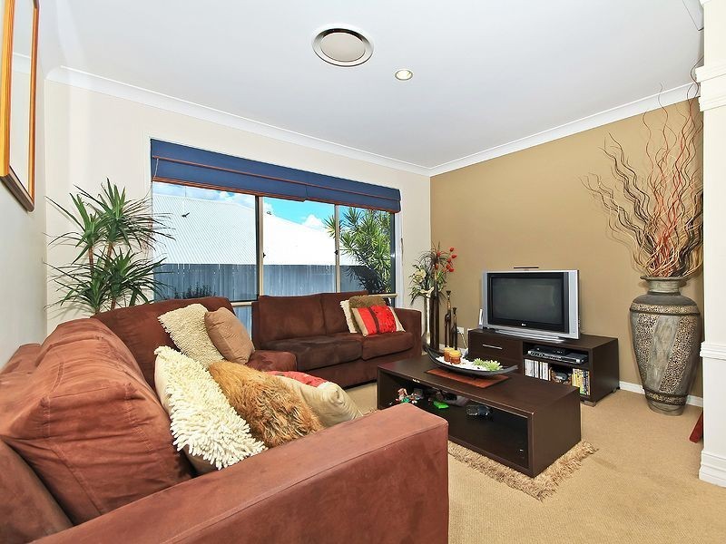 18 Gilberton Crescent, Forest Lake QLD 4078