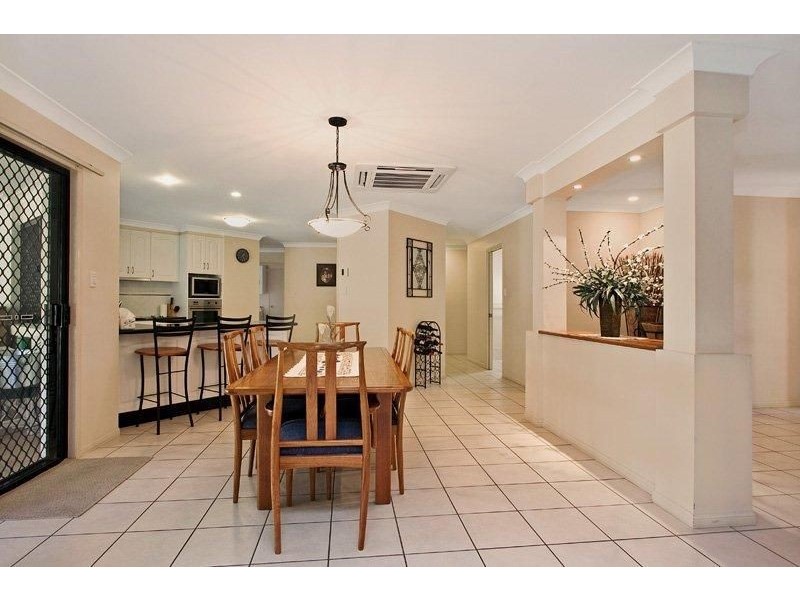 5 Paluna Place, Forest Lake QLD 4078