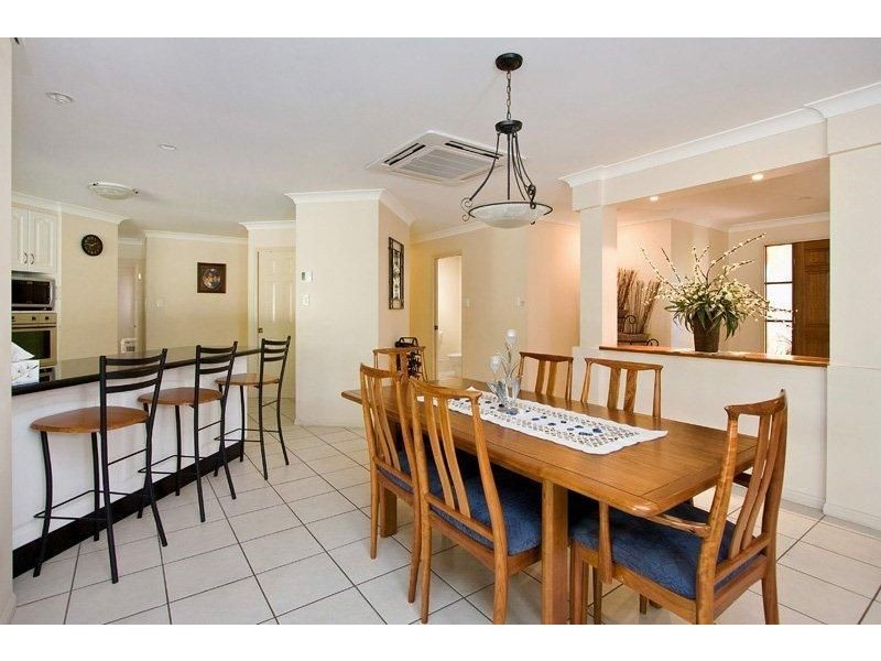 5 Paluna Place, Forest Lake QLD 4078