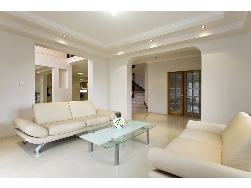 6 Cobourg St, Forest Lake QLD 4078