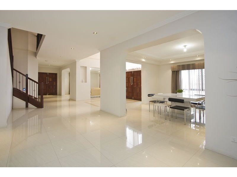 6 Cobourg St, Forest Lake QLD 4078