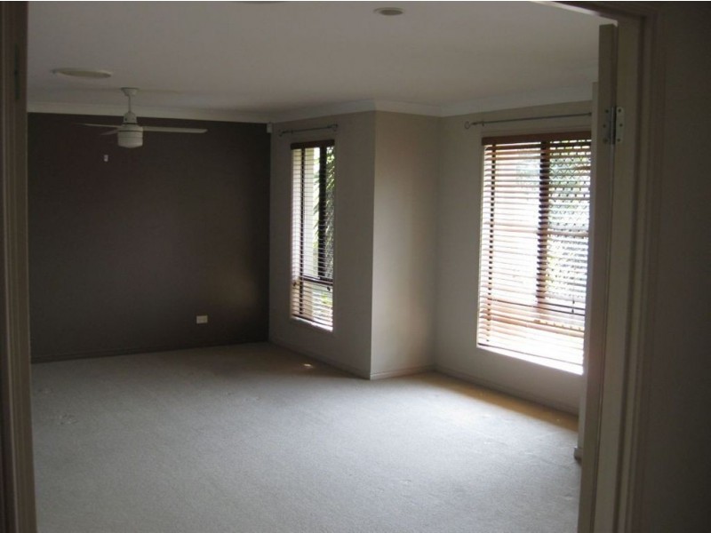 19 Piccadilly Place, Forest Lake QLD 4078