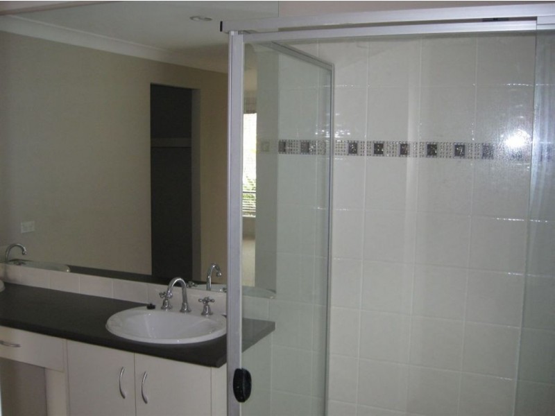 19 Piccadilly Place, Forest Lake QLD 4078