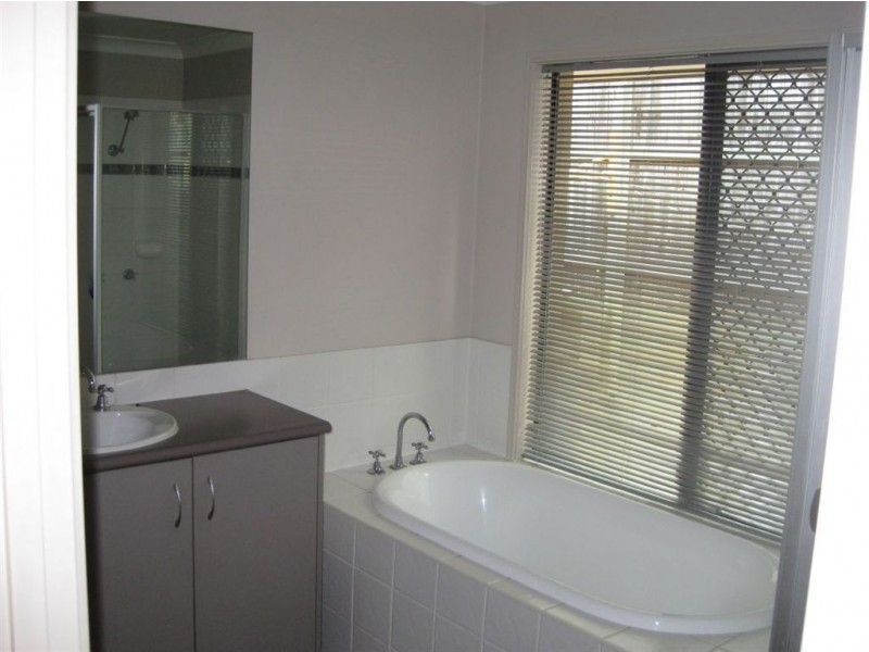 19 Piccadilly Place, Forest Lake QLD 4078