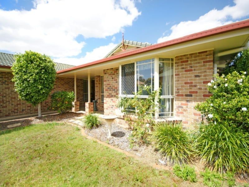 13 Seabrook Cres, Forest Lake QLD 4078