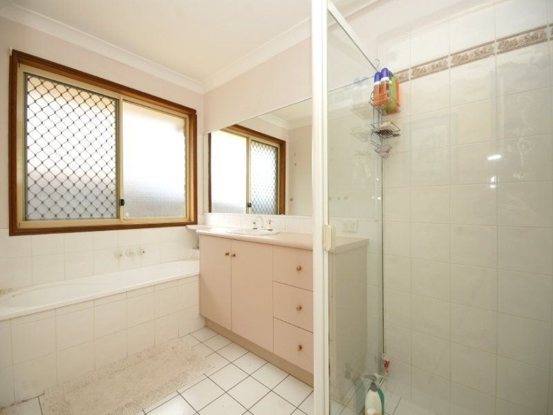 13 Seabrook Cres, Forest Lake QLD 4078