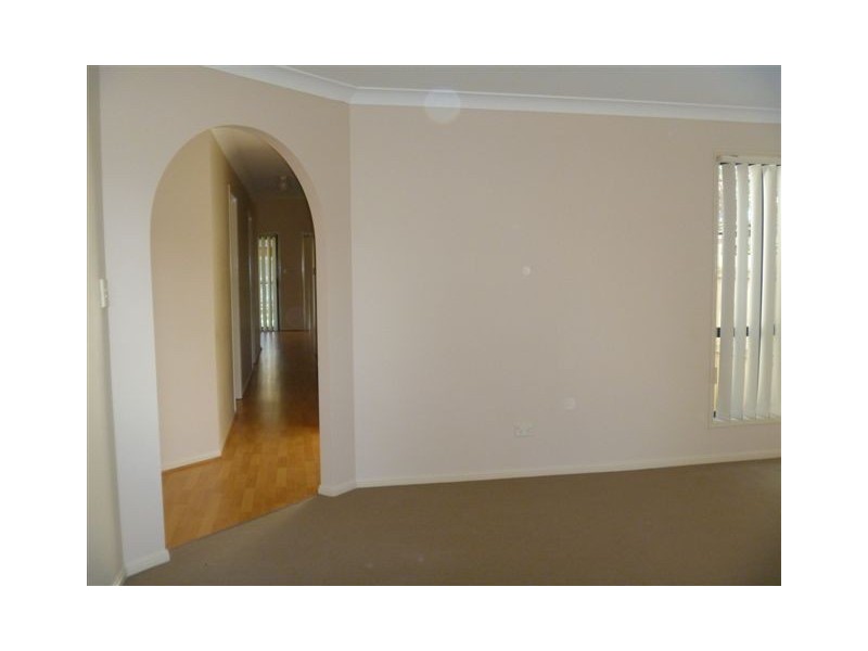 8 Stanford Pl, Forest Lake QLD 4078