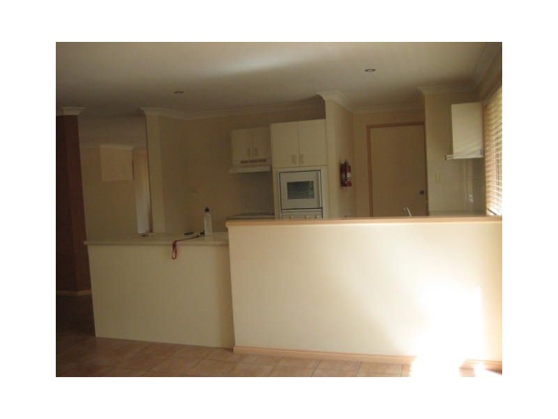 31 Lakeside Cres, Forest Lake QLD 4078