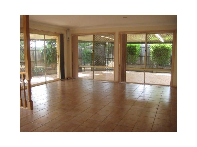31 Lakeside Cres, Forest Lake QLD 4078