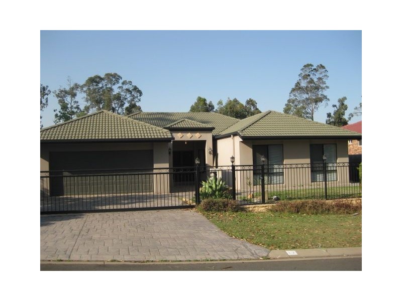 17 St Ives Crct, Forest Lake QLD 4078