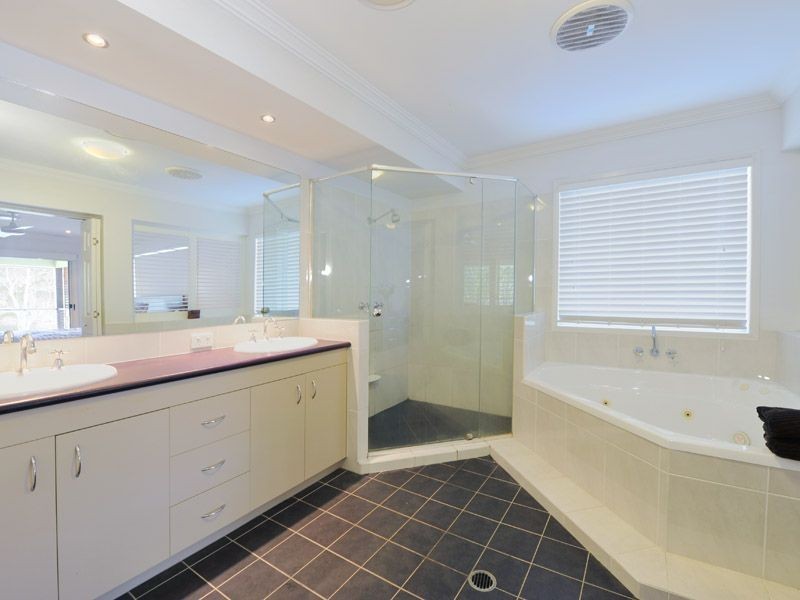 33 Alexandrina Crct, Forest Lake QLD 4078