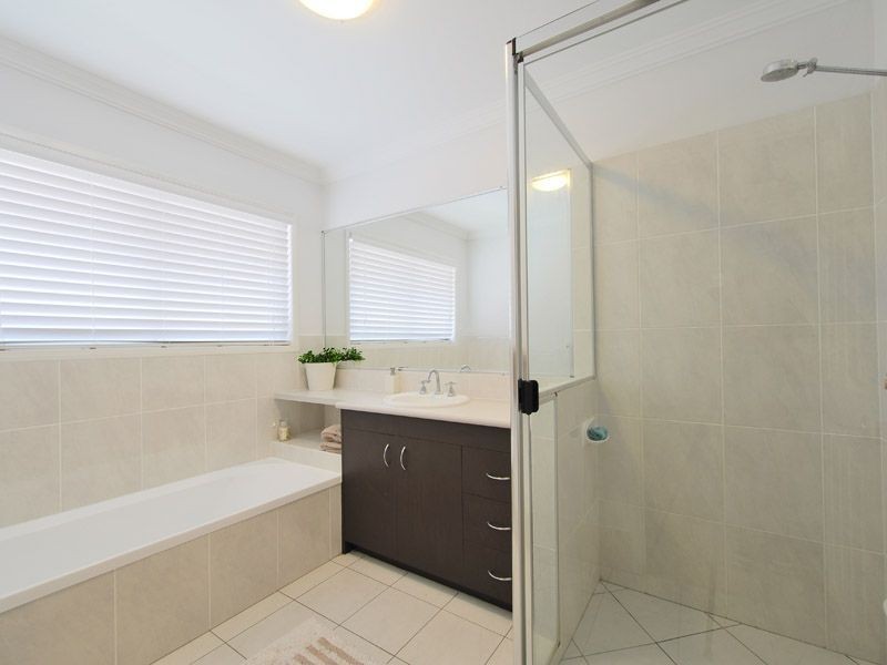 33 Alexandrina Crct, Forest Lake QLD 4078