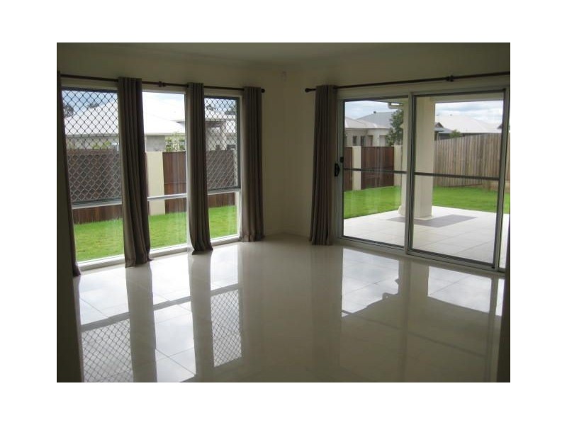 44 Bathersby Crescent, Augustine Heights QLD 4300