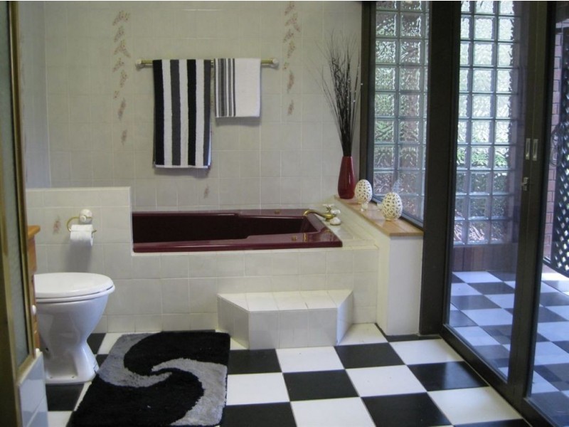 341 Old Logan Road, Camira QLD 4300