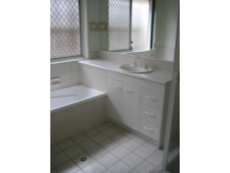 8 Prospect Cres, Forest Lake QLD 4078