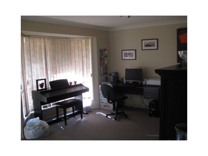 2 Maidenhair Crt, Forest Lake QLD 4078