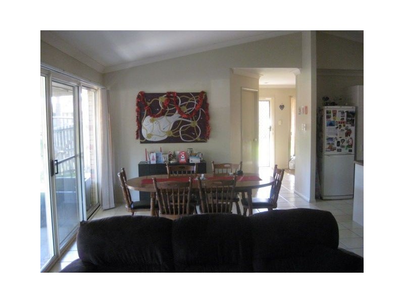 2 Maidenhair Crt, Forest Lake QLD 4078