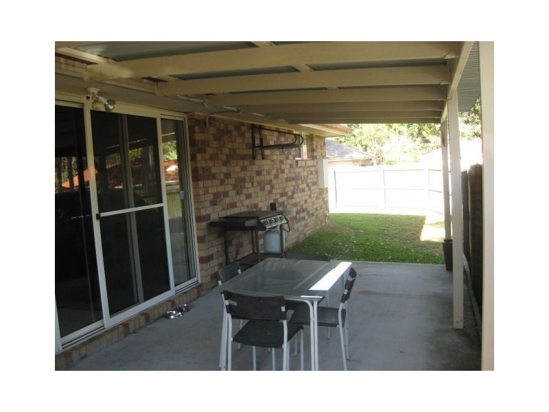 2 Maidenhair Crt, Forest Lake QLD 4078