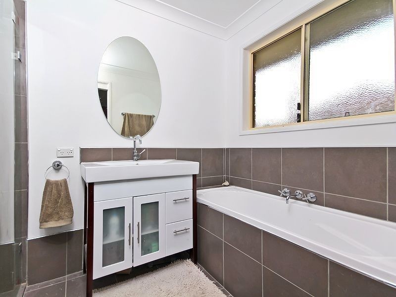 18 Oxley Place, Forest Lake QLD 4078