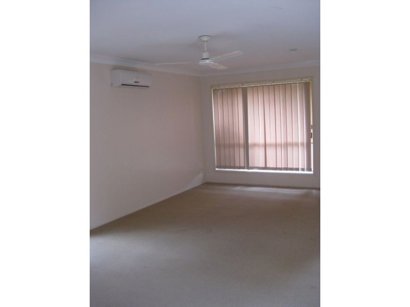 33 Baxter Cres, Forest Lake QLD 4078