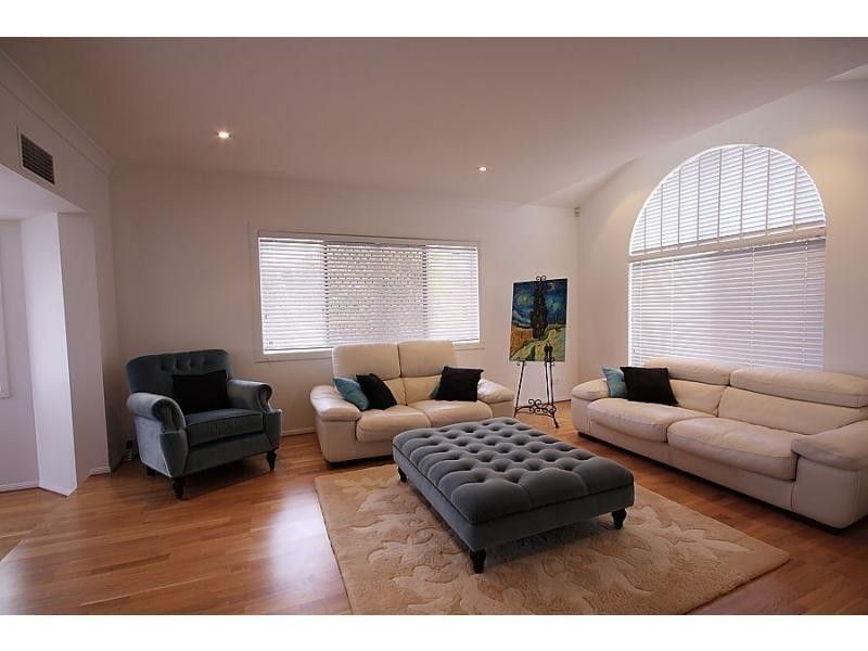 16 Becker Place, Mount Ommaney QLD 4074