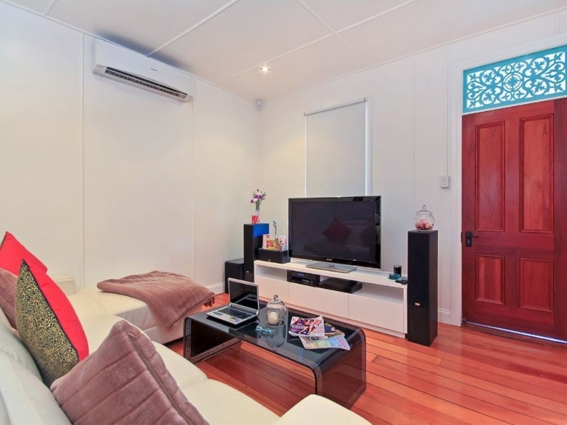 18 Hipwood Street, Spring Hill QLD 4000