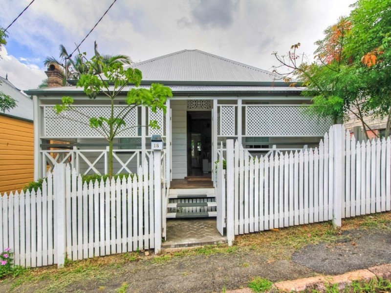 18 Hipwood Street, Spring Hill QLD 4000