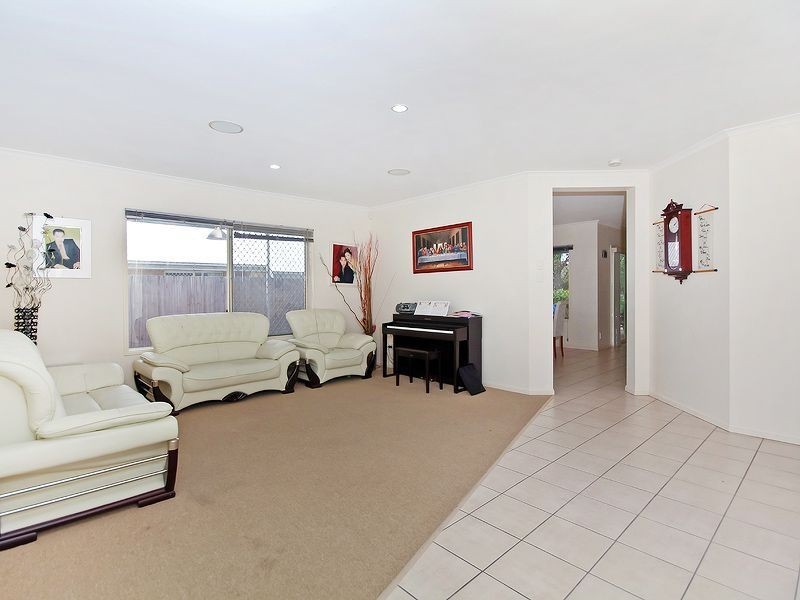 52 Carisbrook Circuit, Forest Lake QLD 4078