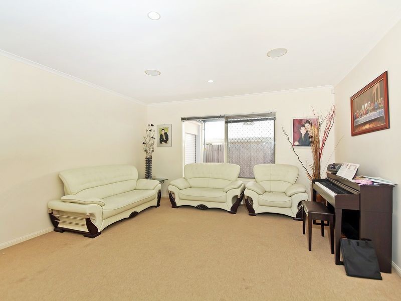 52 Carisbrook Circuit, Forest Lake QLD 4078
