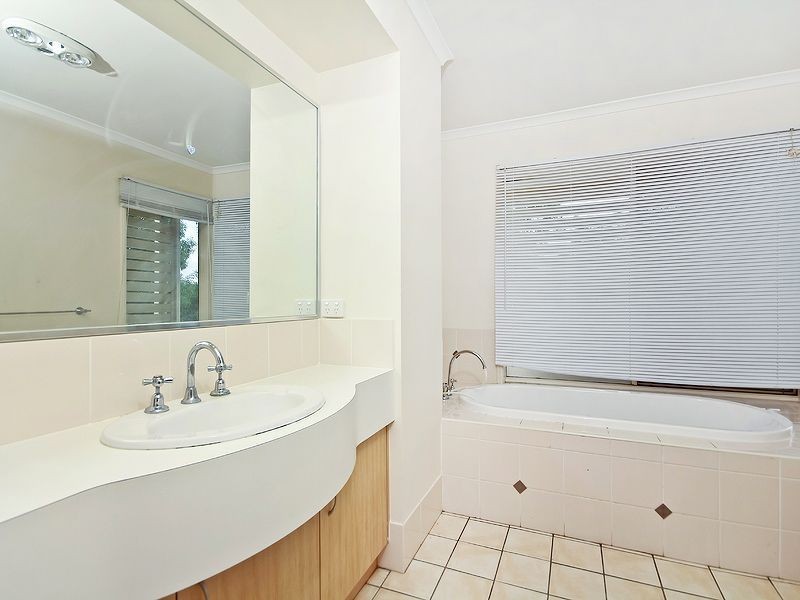 52 Carisbrook Circuit, Forest Lake QLD 4078