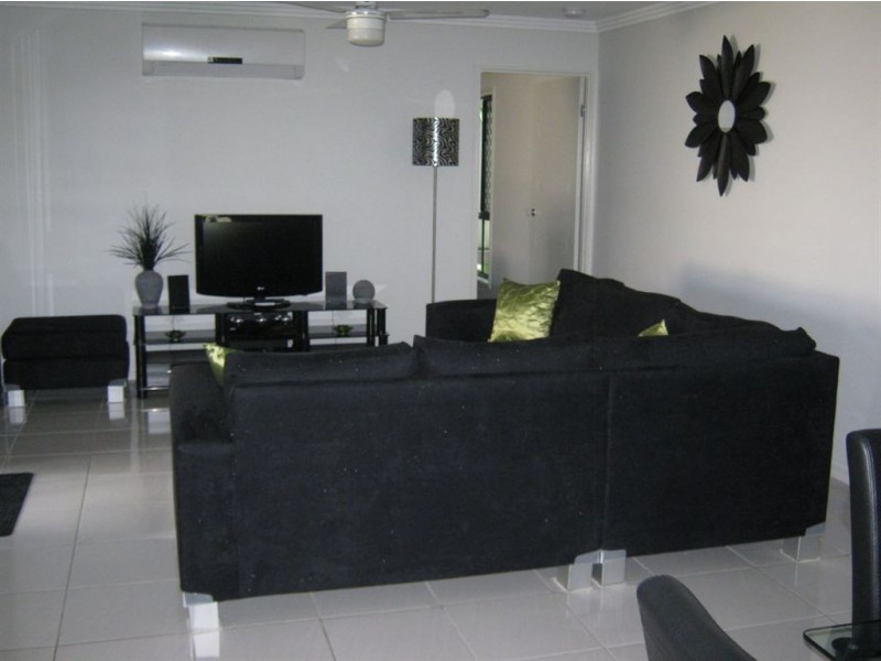 8 Anesbury Street, Doolandella QLD 4077