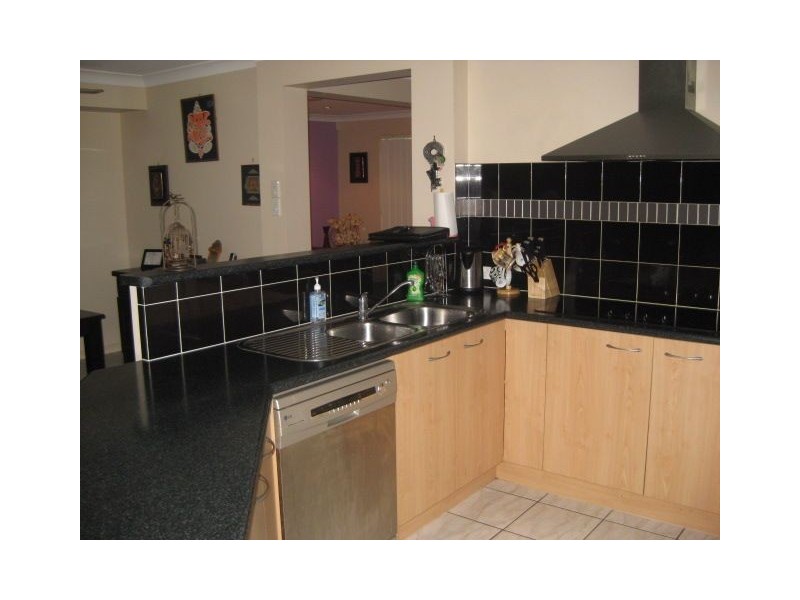 8 Hinchinbrook Cct, Forest Lake QLD 4078