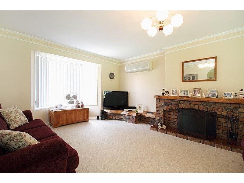 11 Steven Street, Camira QLD 4300